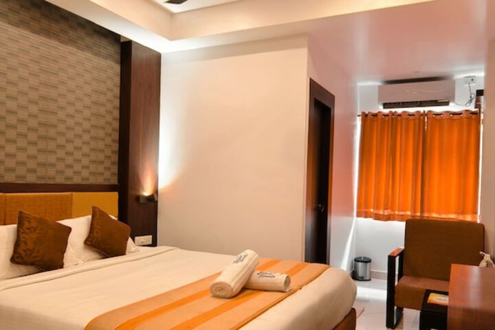 Room 13 of 30