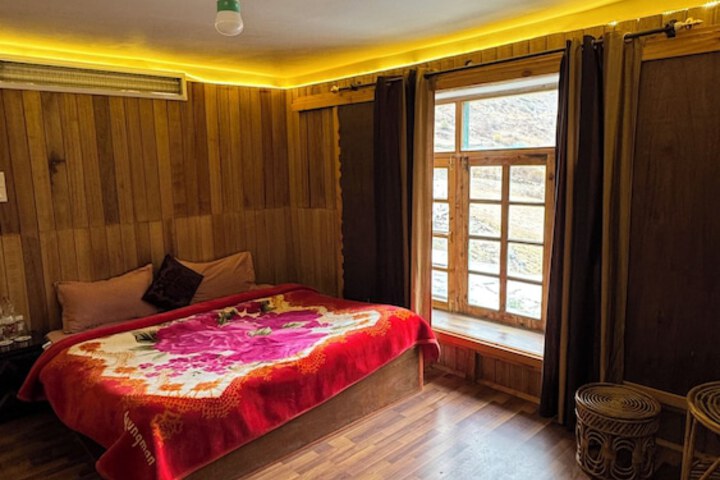 Room 2 of 8