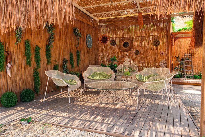 Lounge 128 of 180