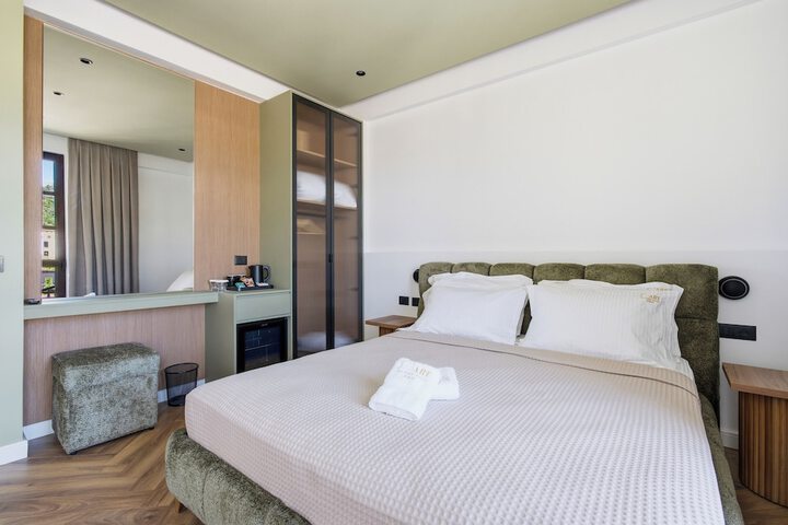 Room 33 of 109