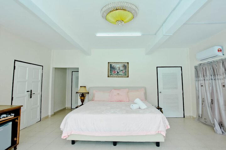 Room 6 of 53