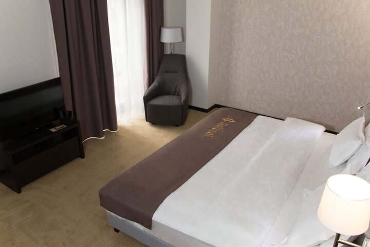 Room 4 of 60
