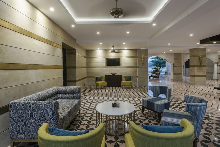 Entrance & Lobby