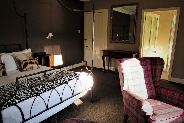 Room 6 of 25