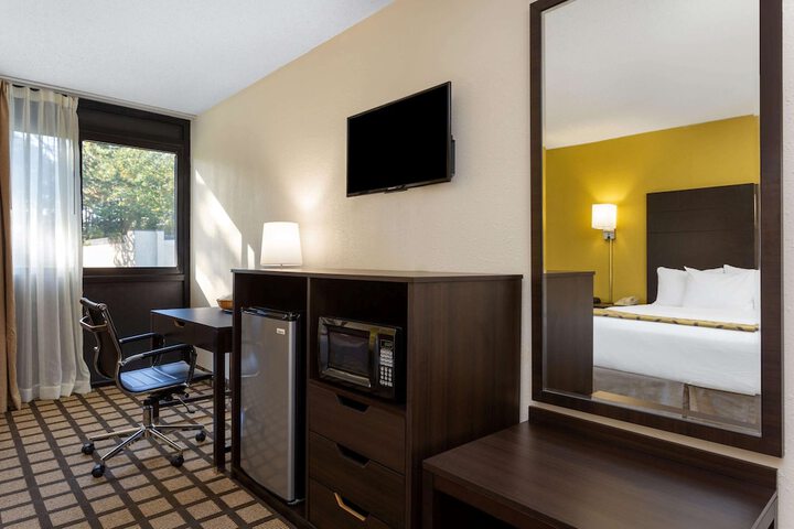 1 King Bed (1 of 6)