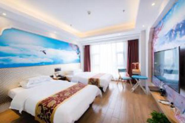 Room 8 of 9
