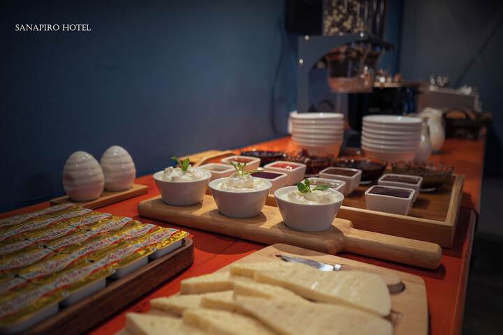 Dining 65 of 81