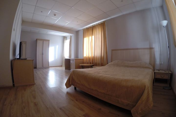 Room 18 of 37