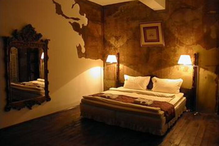 Room 13 of 23