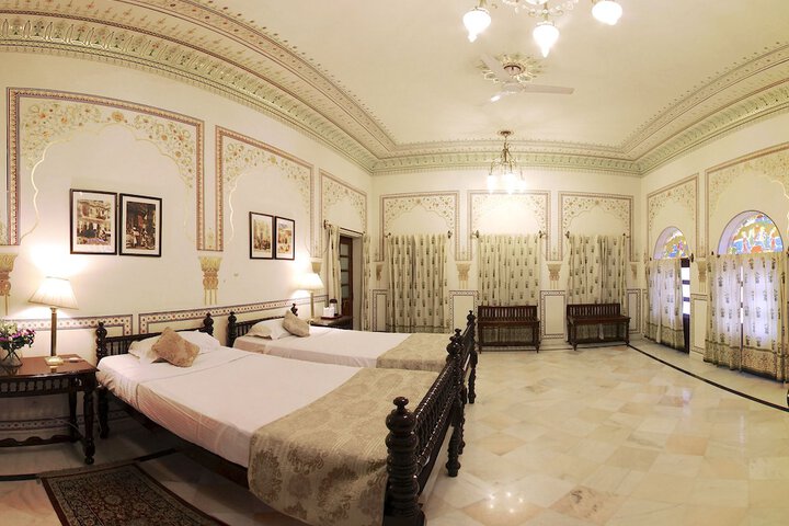 Room 2 of 70