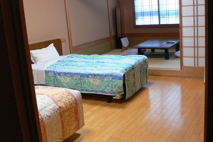 Room 6 of 52