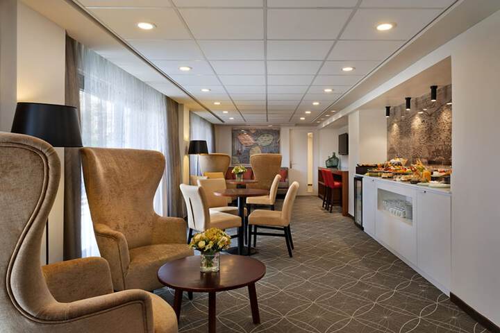 Business Center 67 of 74
