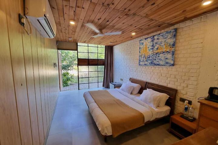 Room 7 of 11