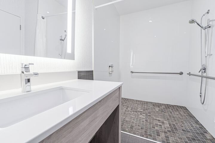 Suite 2 Queen Beds (7 of 9)