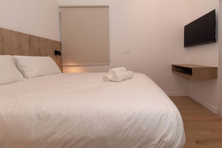 Room 4 of 37
