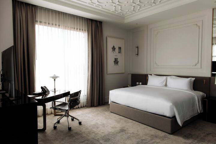 Room 14 of 93
