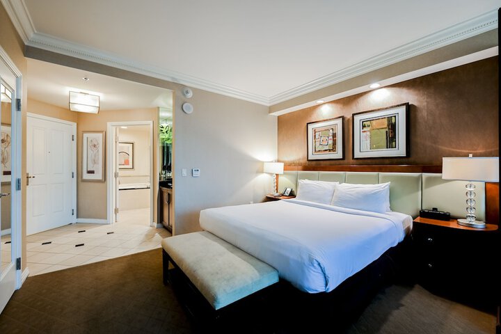 Room 6 of 105