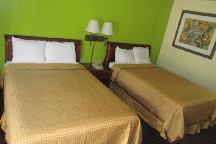 2 Double Beds (14 of 14)