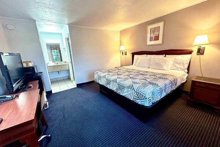 Single King Bed (1 of 4)