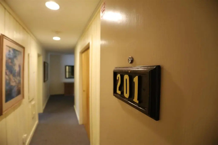 Room 7 of 9
