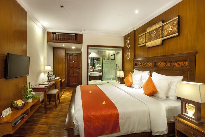 Room 10 of 83