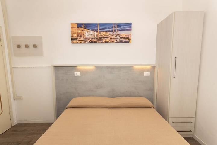 Room 7 of 25