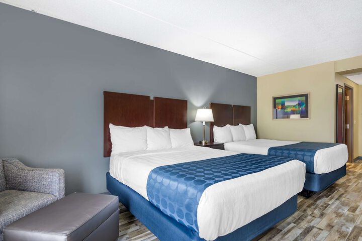 2 Queen Beds - Wireless High Speed Internet Accessible Microwave and Refrigerator Pillowto (4 of 12)
