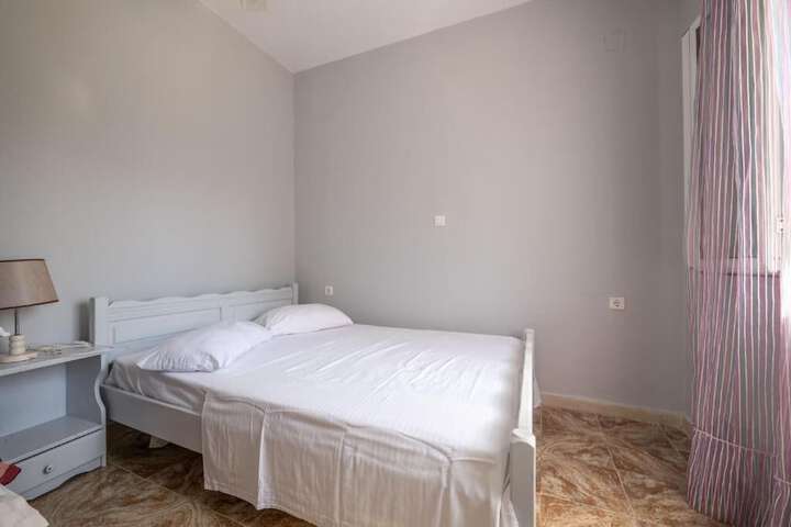 Room 26 of 83