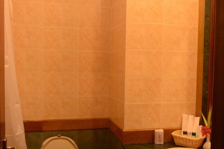 Room 23 of 35