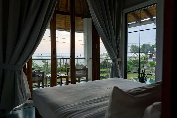 Room 2 of 60
