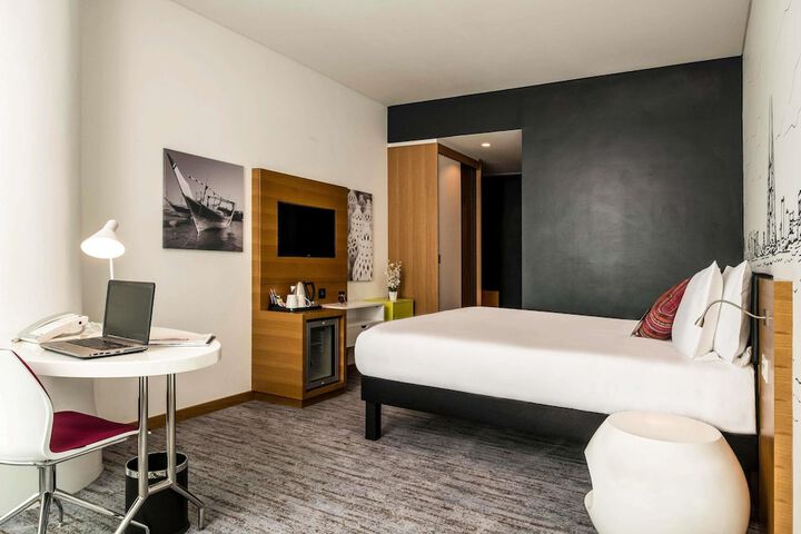 Room 34 of 63