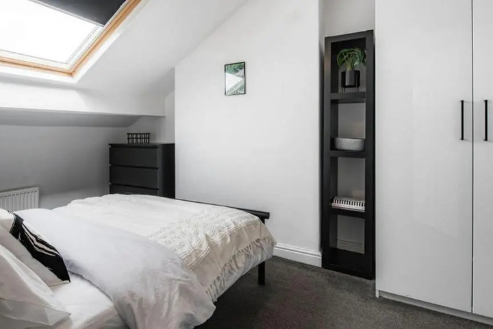 Room 5 of 13
