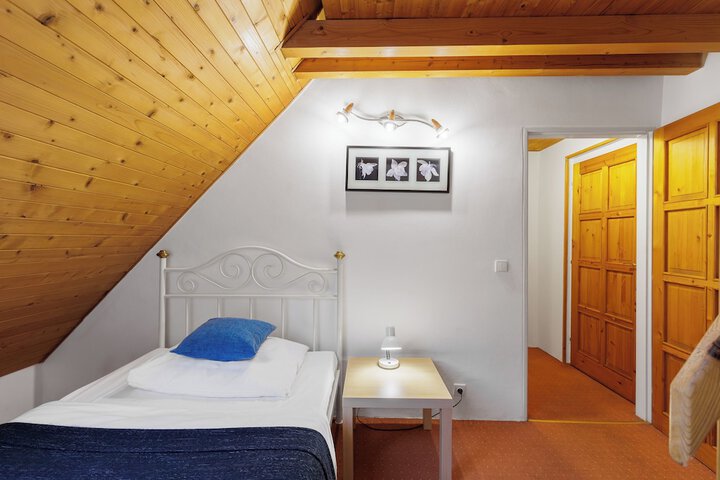 Room 27 of 62