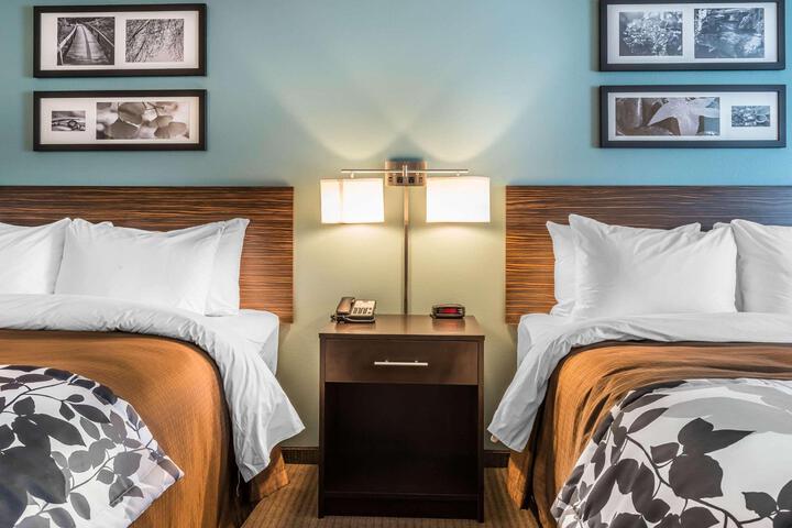 Quadruple Accessible Queen Size Bed (7 of 12)