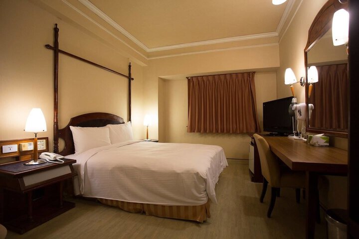 Room 5 of 32
