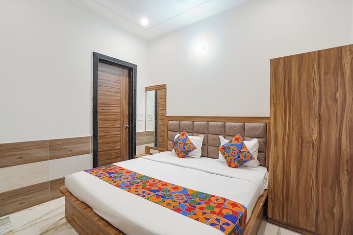 Room 10 of 25