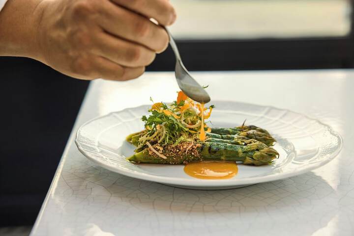 Dining 90 of 136