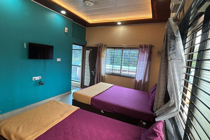 Room 9 of 27