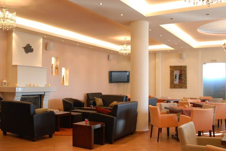 Lounge 70 of 91