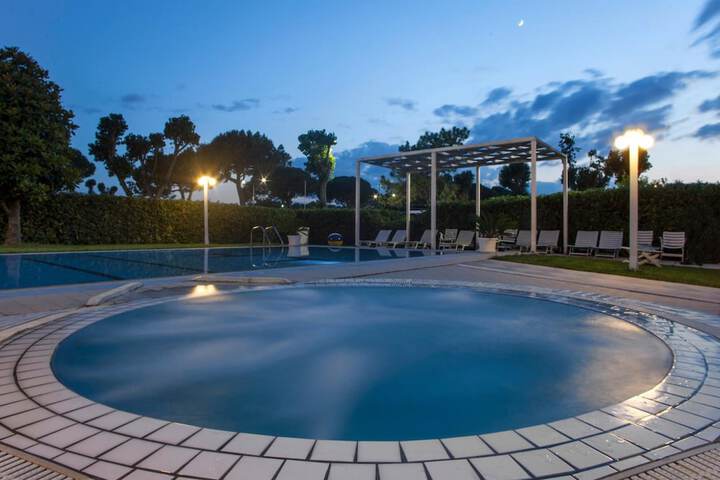 Pool 11 of 52