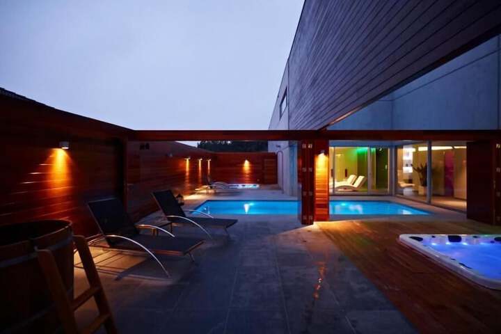 Pool Hotel