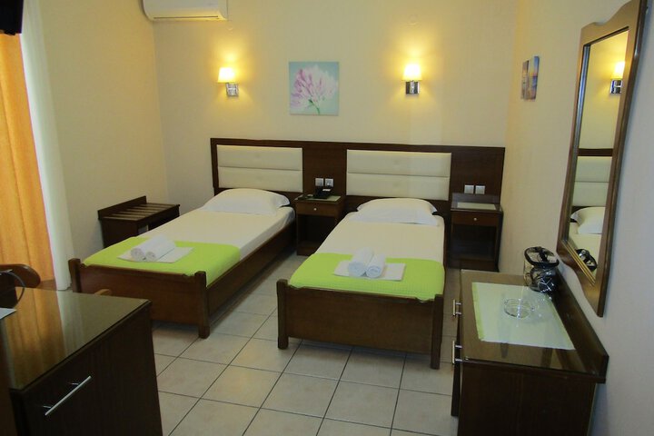 Room 28 of 65
