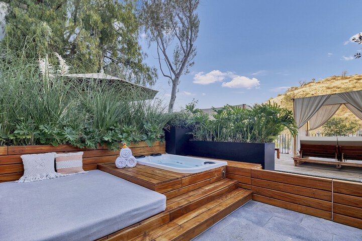 Sundeck 262 of 283