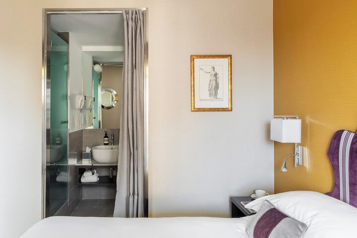 Room 27 of 162