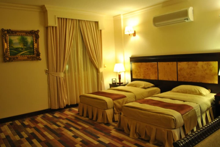 Room 13 of 18