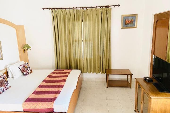Room 6 of 15