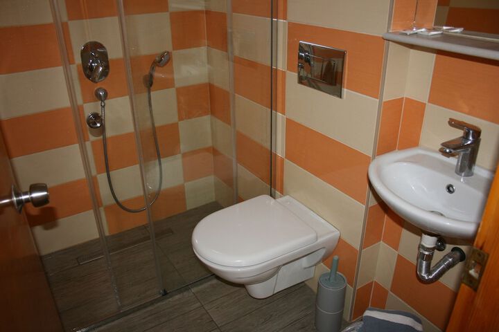 Room 10 of 25