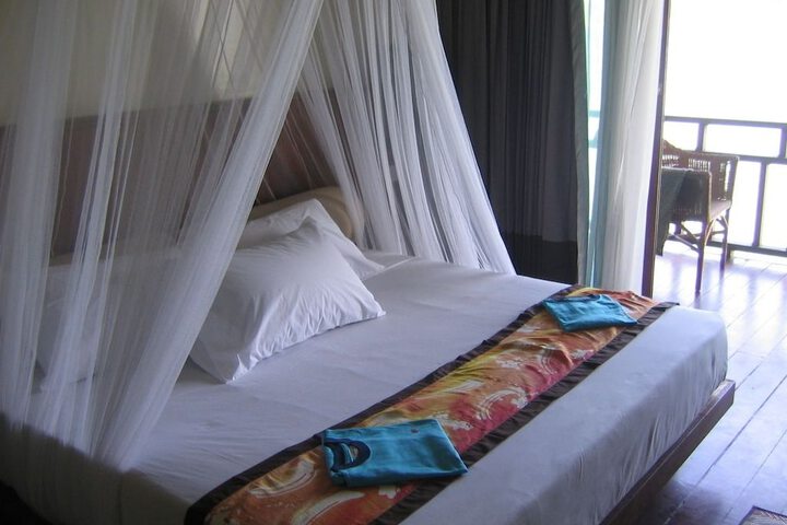 Room 4 of 25