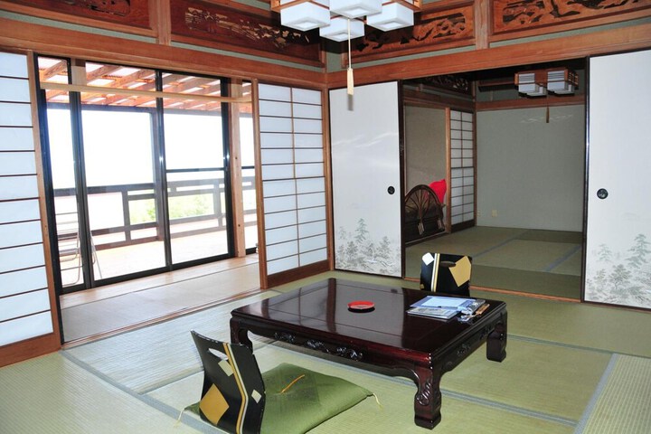 Room 6 of 60