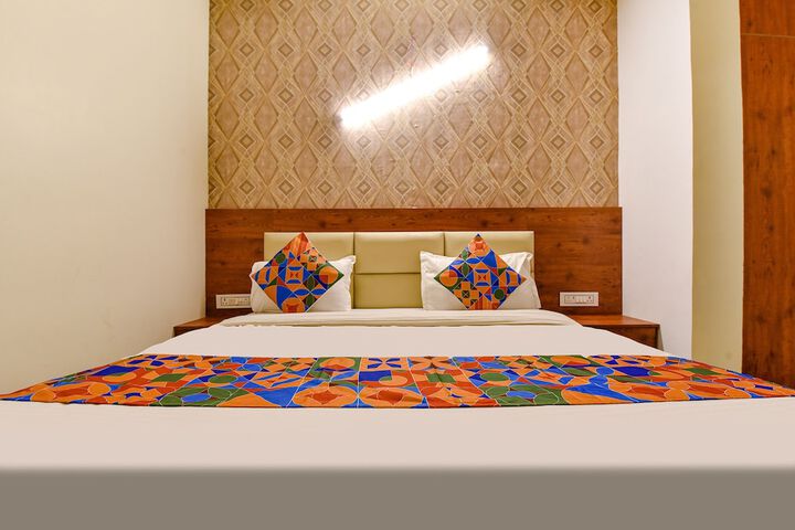 Room 17 of 27